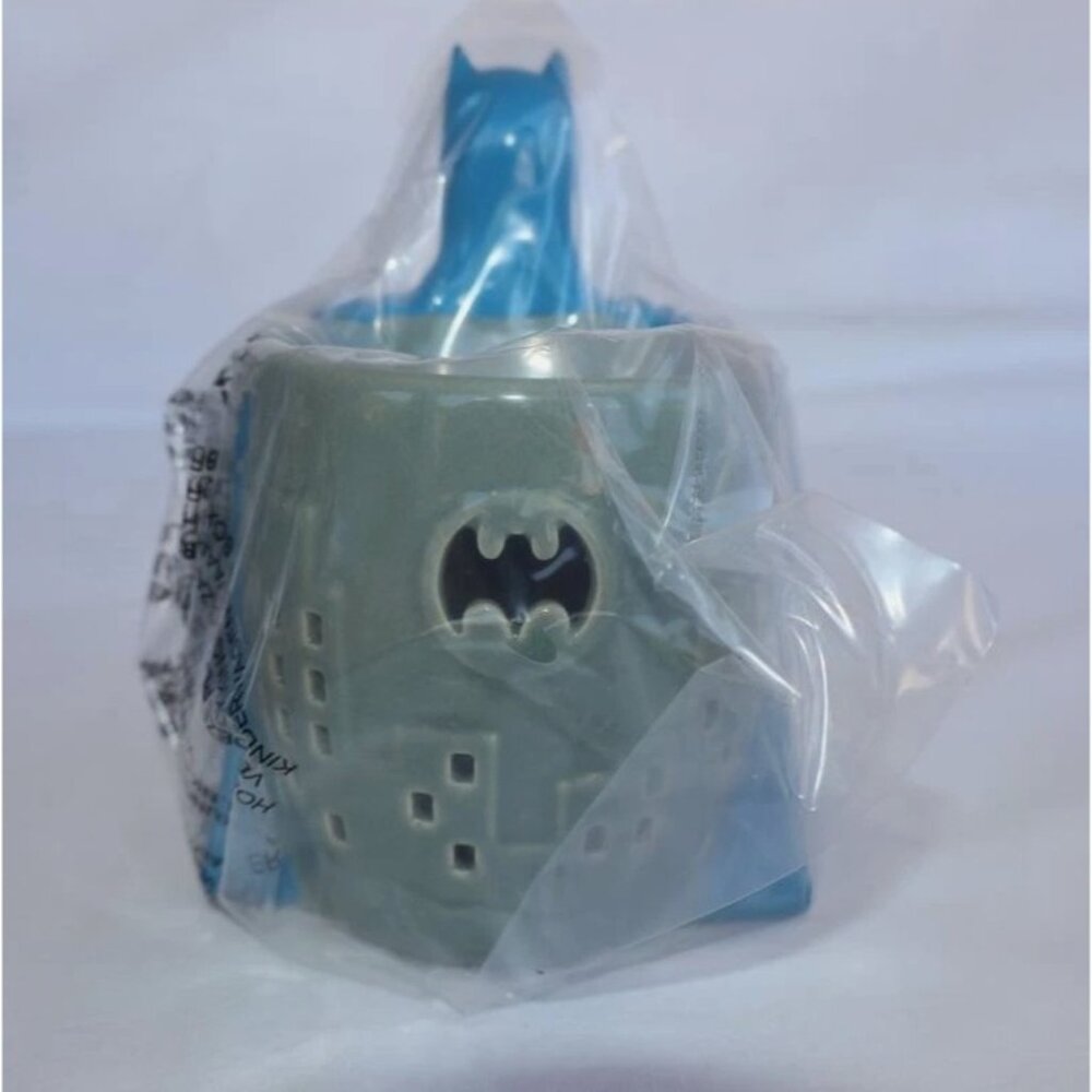 New Scentsy Vintage style Blue  Batman Mini Warmer Plug In Base DC Comics Box - Picture 3 of 7
